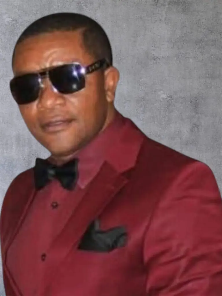 Ebeny Amstrong Eben